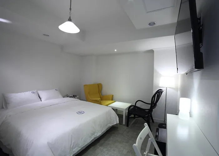 Hillside Tourist Hotel Busan